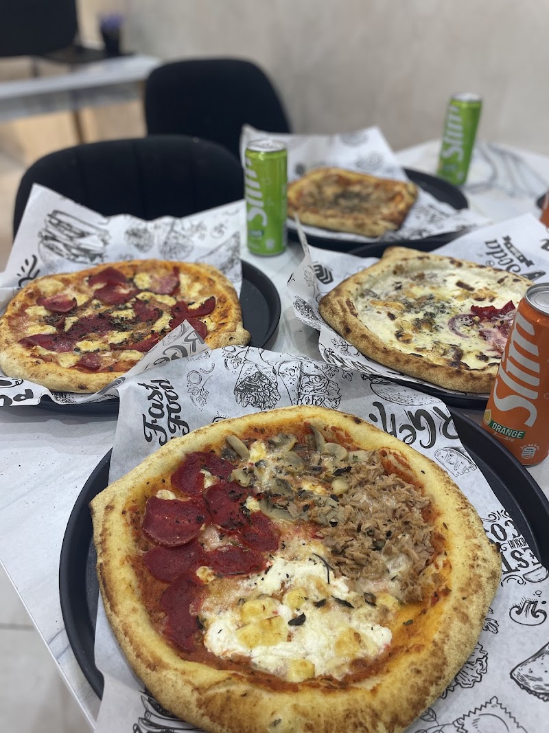 Pizza M&M fast food